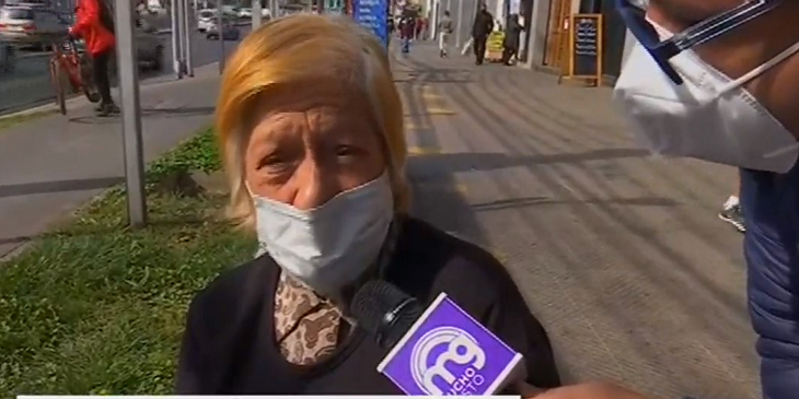 Adulta mayor duerme en consultorio y se alimenta de la caridad de terceros: “No tengo otra opción”