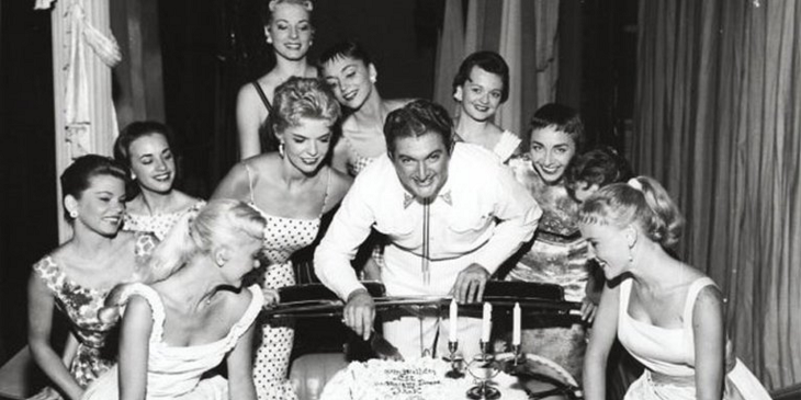 El excéntrico Liberace: adoptó como hijo a amante y lo sometió a cirugías para que se pareciera a él