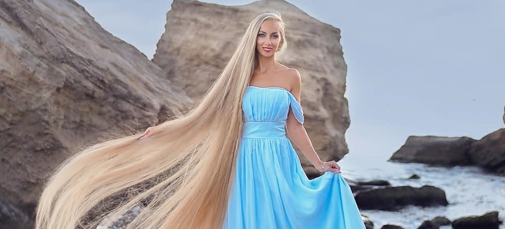 Ucraniana es Rapunzel de la vida real: logró cabellera de casi 2 metros tras no cortarla en 30 años