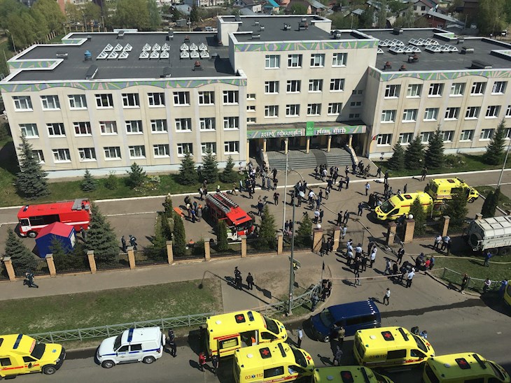 Brutal tiroteo en escuela de Kazan, Rusia, termina con nueve niños muertos