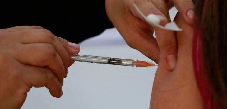 Minsal incluye a personas de entre 30 y 34 años en calendario de vacunación para próxima semana