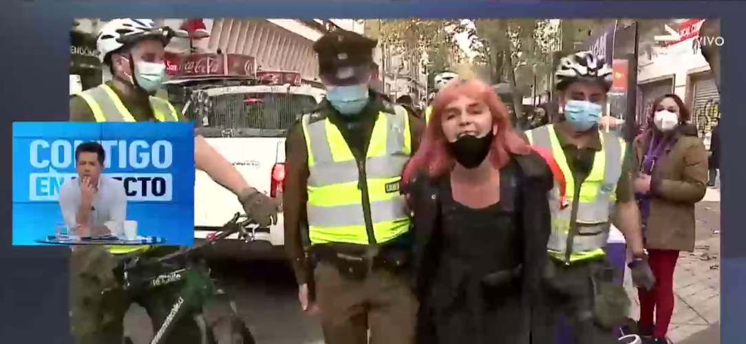 Camila Moreno fue detenida por carabineros en centro de Santiago: CHV mostró el momento en vivo