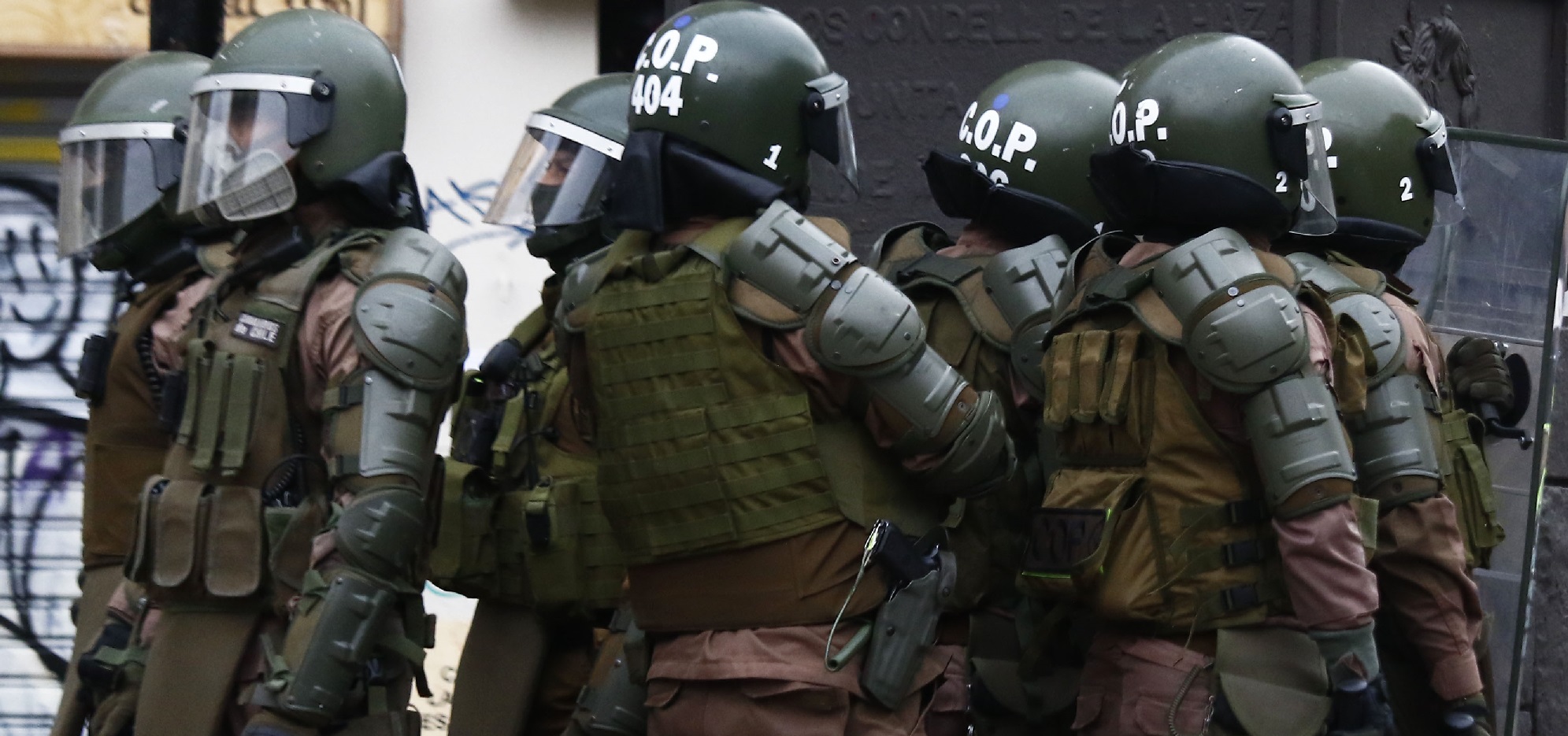 Detienen a joven que fue lanzado desde el puente Pío Nono: habría rayado monumento a Jaime Guzmán