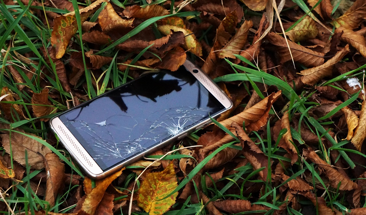 Esta es la enorme contaminación que causa el celular que estás usando en este momento