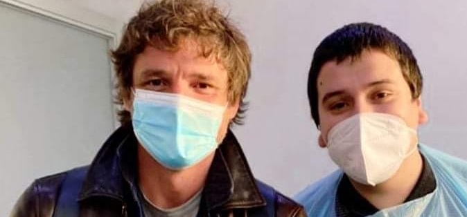 Joven que se sacó foto con Pedro Pascal en aeropuerto relató cómo fue su encuentro: 