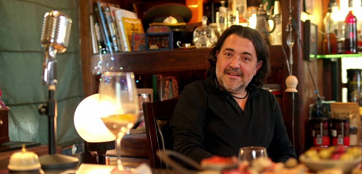 Leo Caprile mostró su enorme casa en 