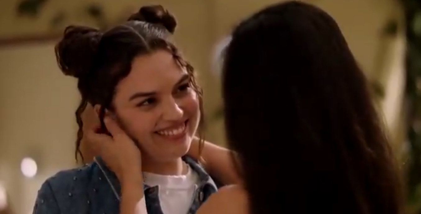 Seguidores de 'Edificio Corona' critican falta de besos entre pareja lésbica de Maca y Jacinta