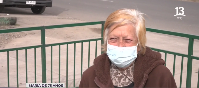 Adulta mayor que duerme en consultorio recibió ayuda: familia de San Joaquín le ofreció alojamiento