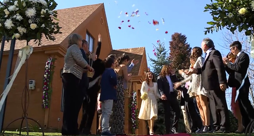 Con varias parejas felices terminó la repetición de la teleserie 'Te doy la vida', de Mega