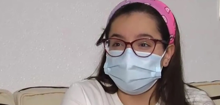 Tose cada dos segundos: joven española de 16 años sufre extraña secuela tras contagio de COVID-19