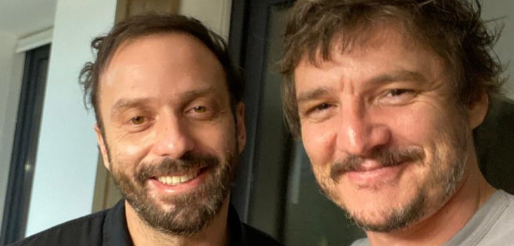 Pedro Pascal, de paso por Chile, se cortó el pelo con viejo amigo y expanelista de Maldita Moda