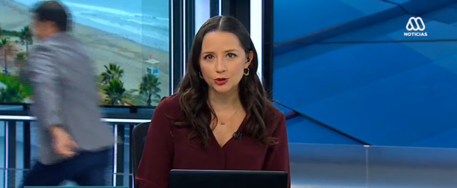 No pasó desapercibido: el gracioso chascarro de Roberto Saa mientras Andrea Arístegui estaba en vivo