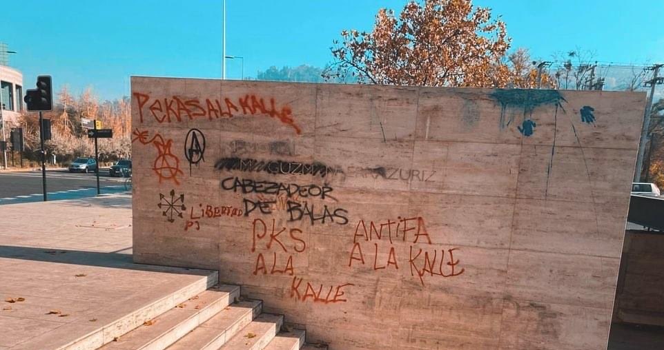 La versión de Carabineros tras detener a joven lanzado al Mapocho: cámara lo captó en acto vandálico