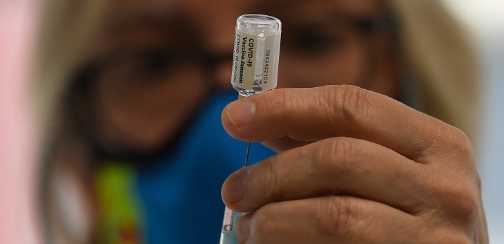 ISP aprueba uso de vacuna Janssen contra el COVID-19: es de una sola dosis