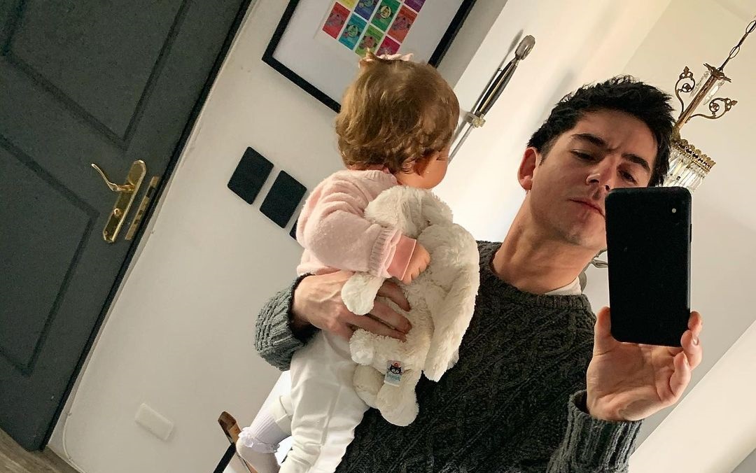 Tiernas fotos: hija del actor Claudio Castellón ya casi tiene 2 años y así de grande está