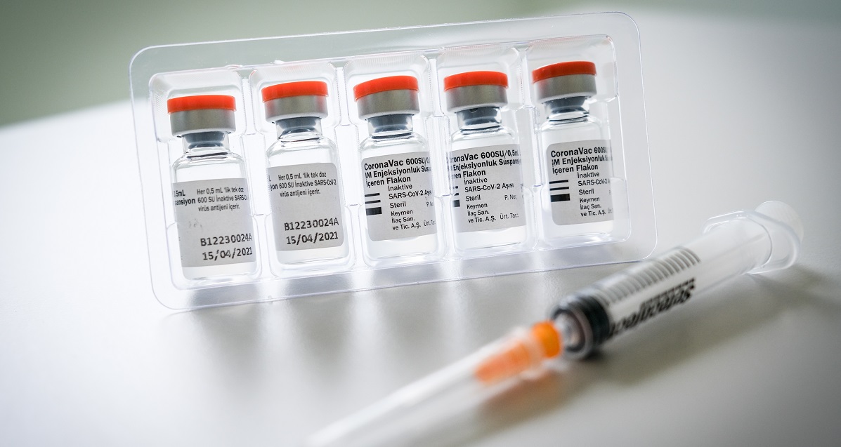 Investigación sostiene que vacuna Sinovac es segura en niños y adolescentes