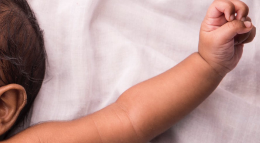 Joven lanzó a su bebé de 1 año por un barranco en Bolivia: lo hizo para no pagar pensión alimenticia