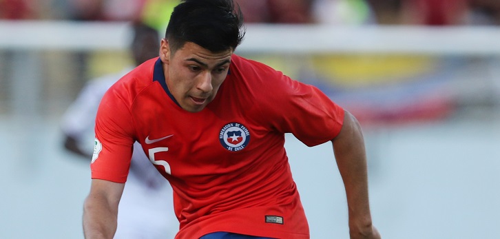 Club español Cádiz oficializó el fichaje del volante nacional Tomás Alarcón