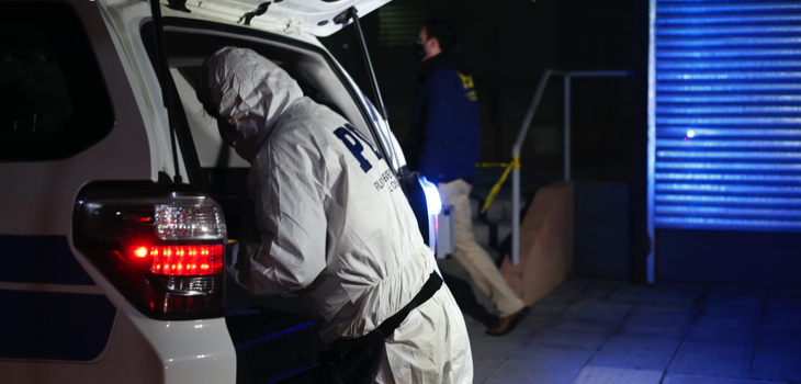 Joven de 16 años fue asesinado de un disparo en la cabeza en Puente Alto: fue hallado en vía pública