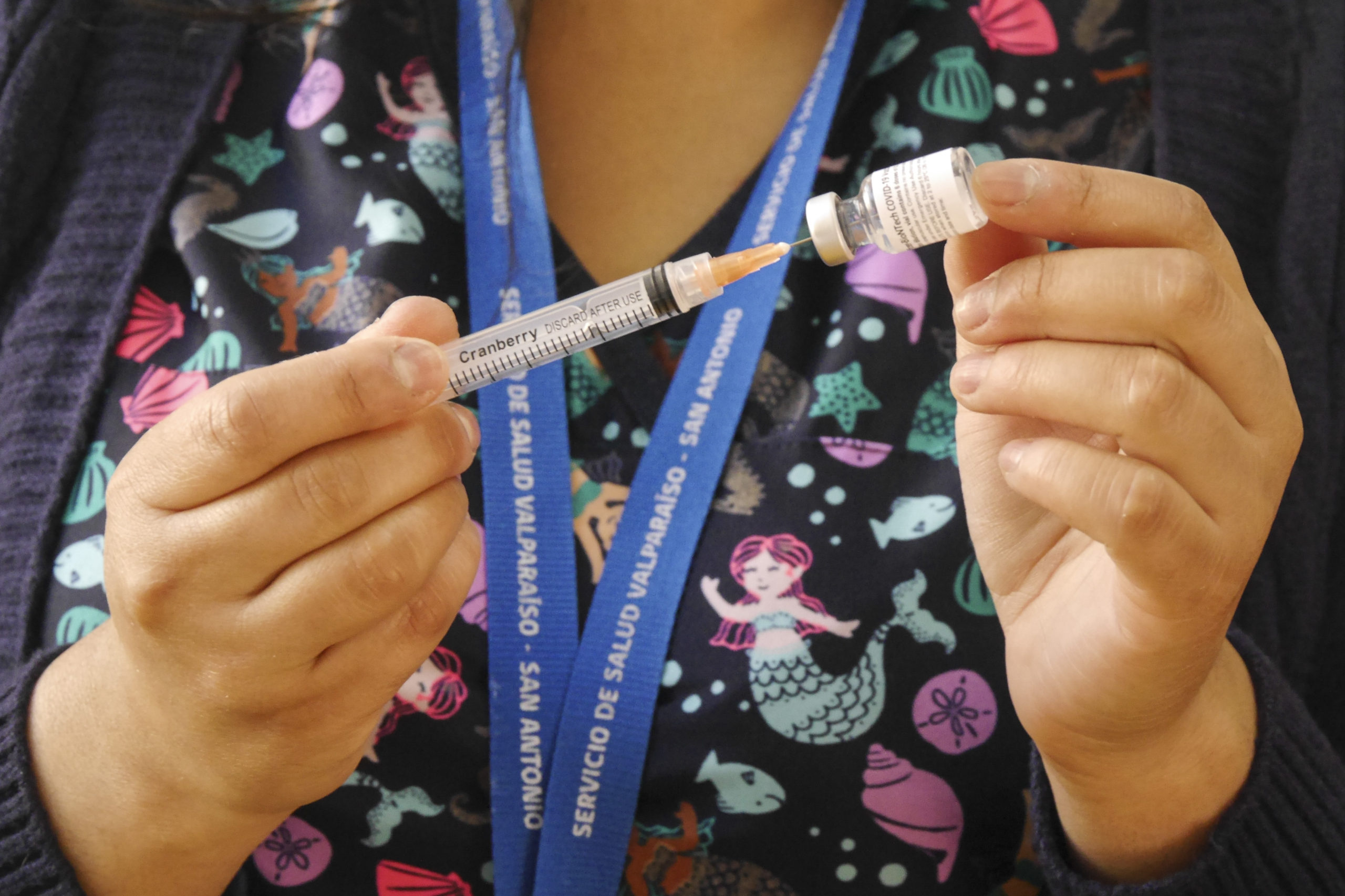 55,2% de la población objetivo ha recibido ambas dosis de la vacuna contra el COVID-19 en Chile