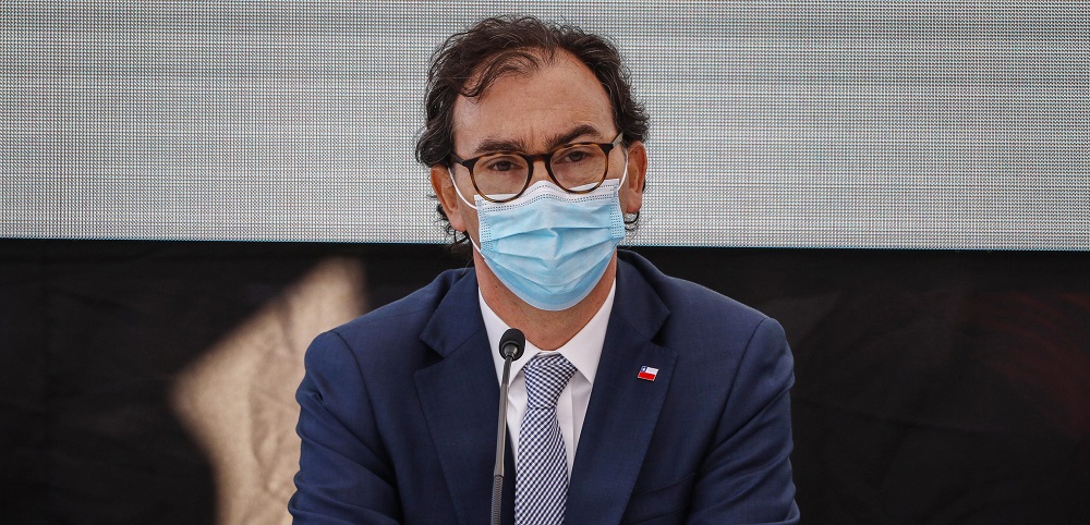 Ministro Figueroa entregó propuestas para retorno a clases presenciales: se evaluarán por el Minsal