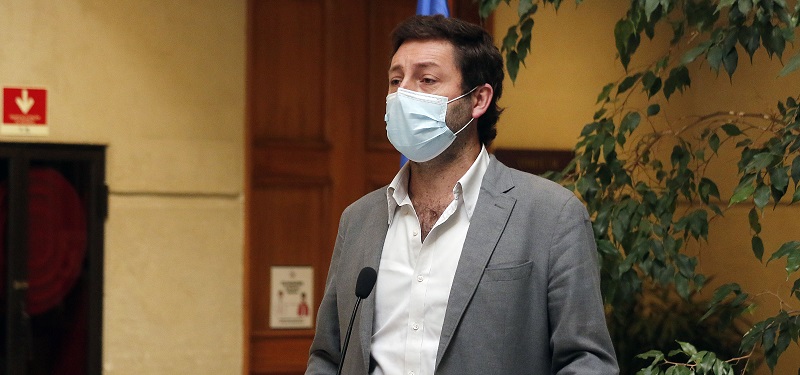 Diputados UDI piden eliminar cuarentenas cuando se vacune al 70% de población objetivo