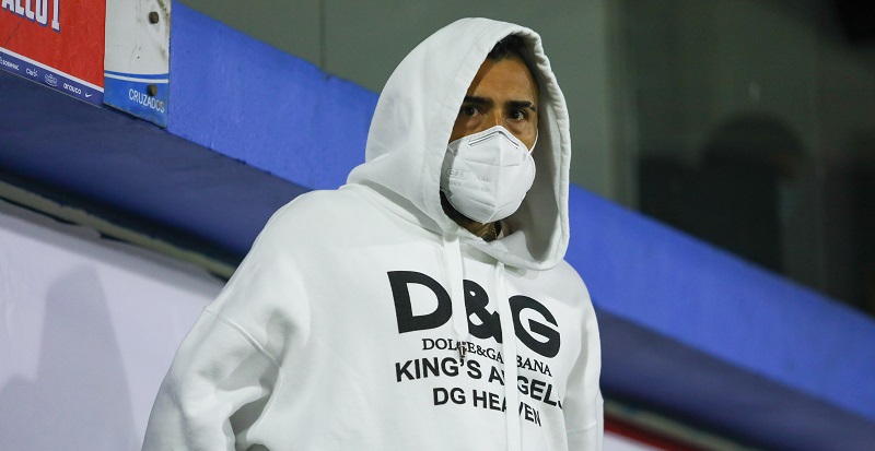 Arturo Vidal llegó a San Carlos de Apoquindo para alentar a la 'Roja' y provocó molestia de hinchas