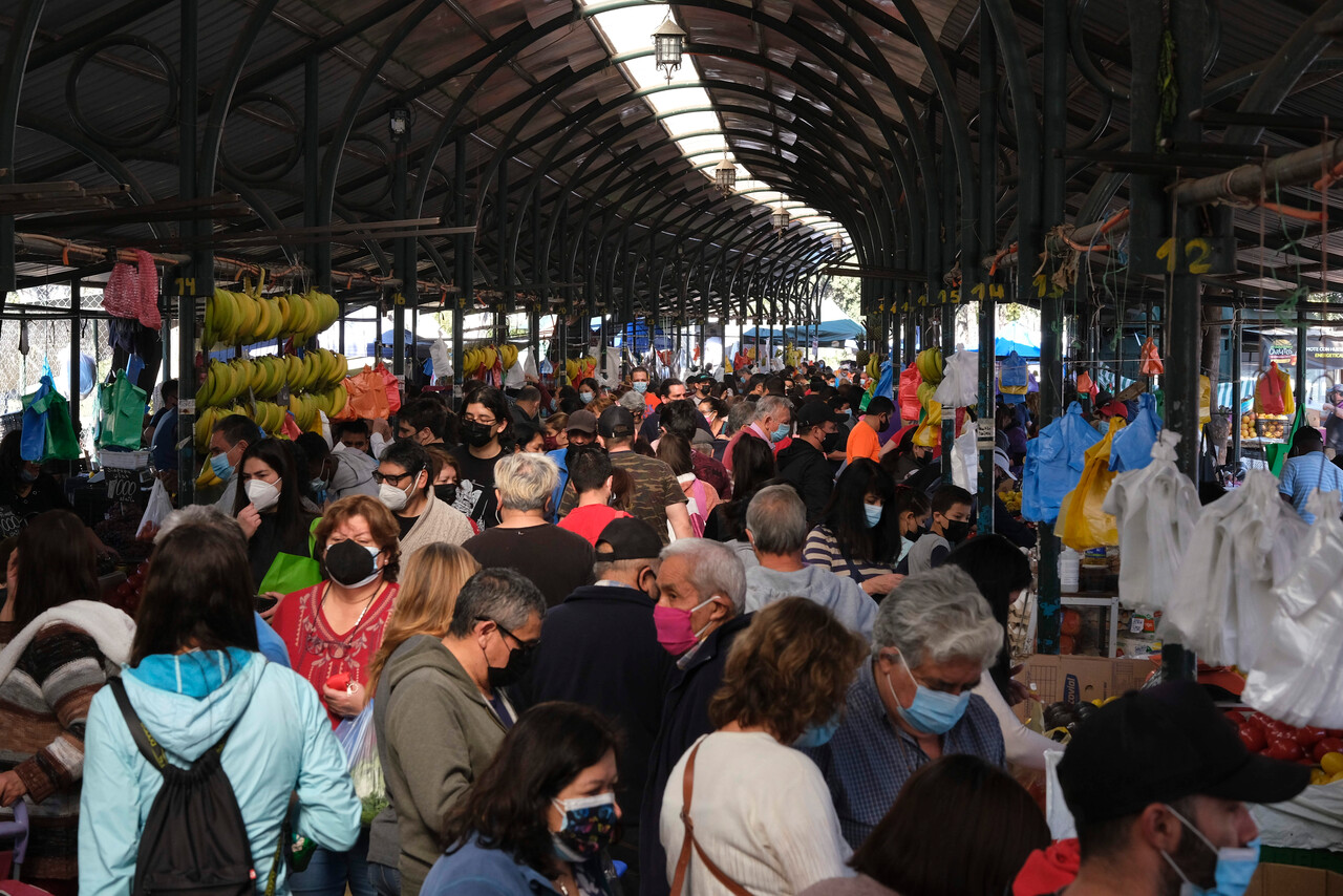Reportan 4.347 casos nuevos de COVID-19: Atacama y Los Ríos presentan el mayor aumento de contagios