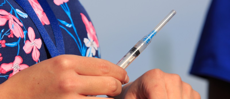 De 12 a 17 años: esta semana comienza vacunación de menores de edad con comorbilidades