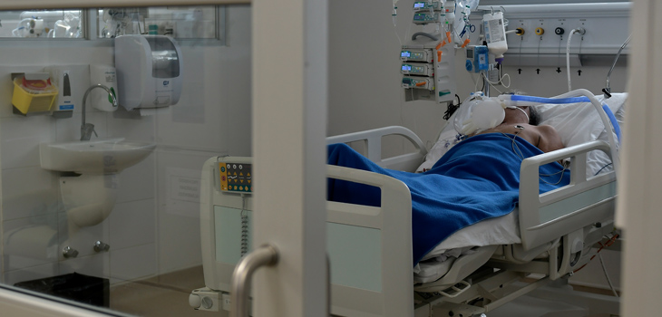 Minsal reportó 4.488 casos nuevos de COVID-19: positividad alcanzó nivel más bajo del 2021