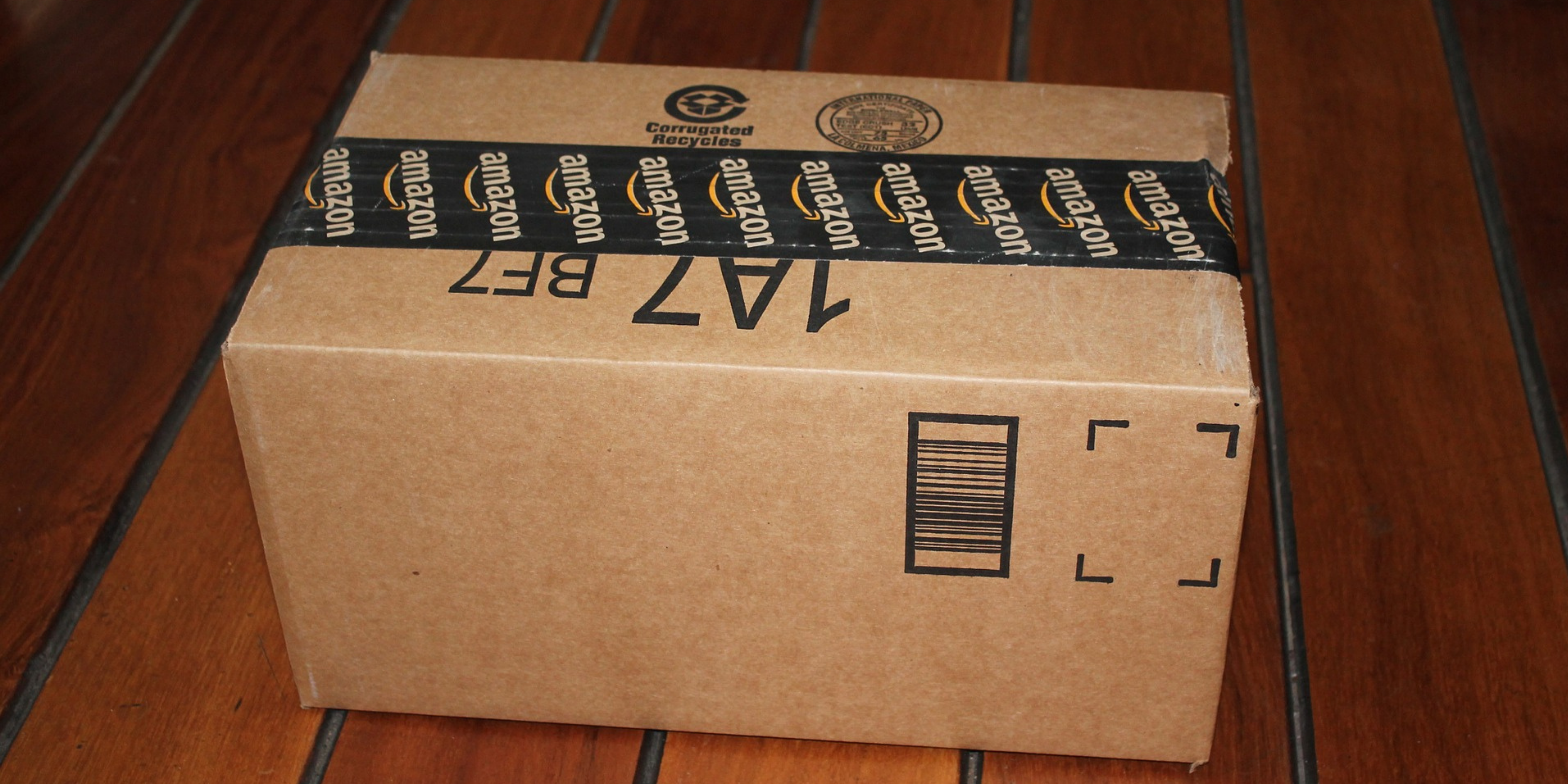 Mujer recibió por error 150 paquetes de Amazon en EE.UU: decidió donarlos a una buena causa