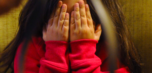 Niña de 12 años fue violada por su tío al interior de un auto en Osorno: víctima está hospitalizada