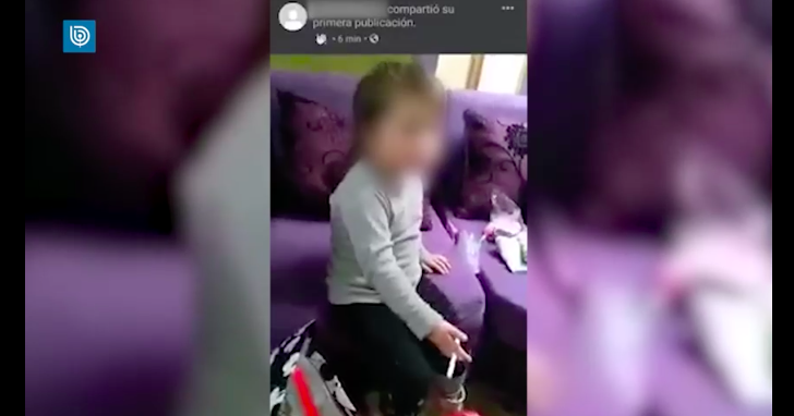 Madre del año: mujer de Talcahuano graba a su pequeña hija, la obliga a fumar y lo sube a Facebook