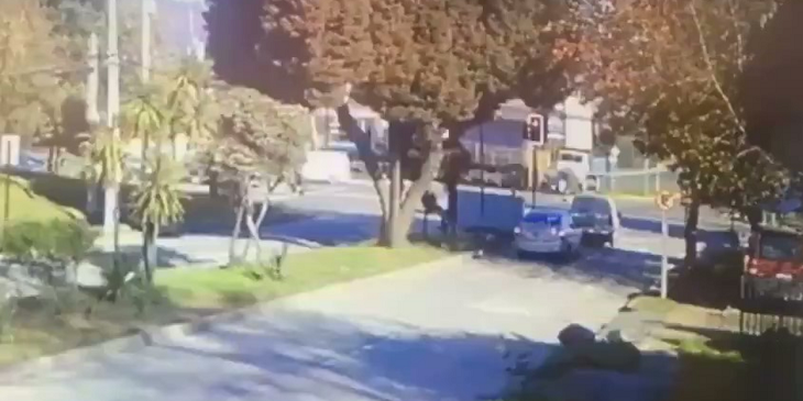 Conductor de automóvil falleció tras protagonizar impactante choque con tren de carga en Chiguayante