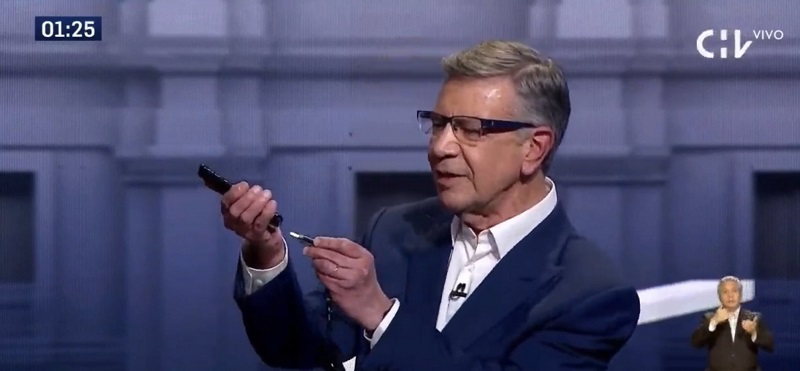 ¿Un pendrive al celular? La verdad del dispositivo UFED que Lavín mostró más de una vez en debate