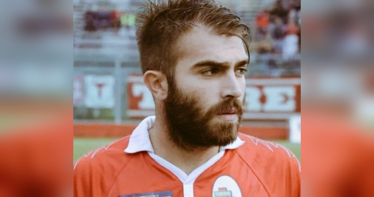 Futbolista murió durante el partido que homenajeaba a su hermano fallecido en Italia