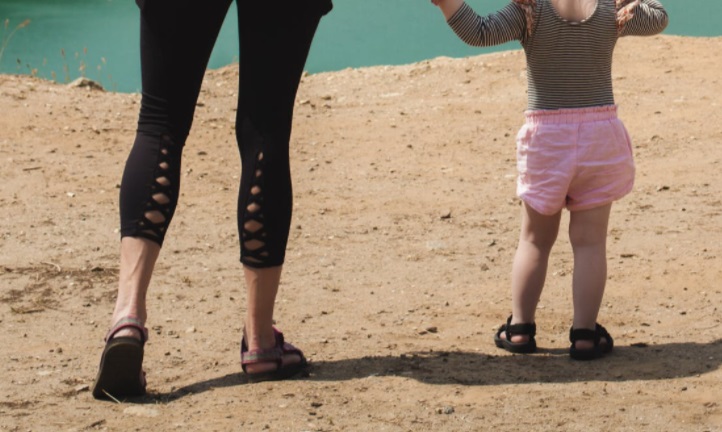 Mujer asesinó a su hija de 4 años para vengarse de su expareja: planificó el crimen por 3 meses