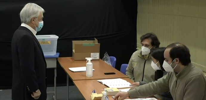 Presidente Piñera votó en segunda vuelta y respondió a Daniel Jadue: lo llamó a cuidar la democracia