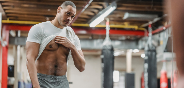 ¿Cómo marcar abdominales? Qué hacer para lograr definirlos y el típico ejercicio que debes evitar