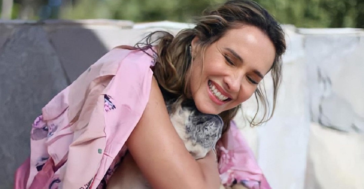 Angélica Castro lanzó su primer libro junto a prólogo de Pilar Sordo: 