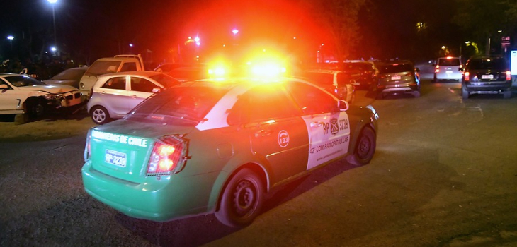 Fiesta clandestina en hotel de Santiago termina con 59 personas detenidas