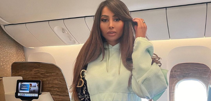 Influencer fingió viajar en primera clase, pero iba en 'económica': fue delatada por un seguidor