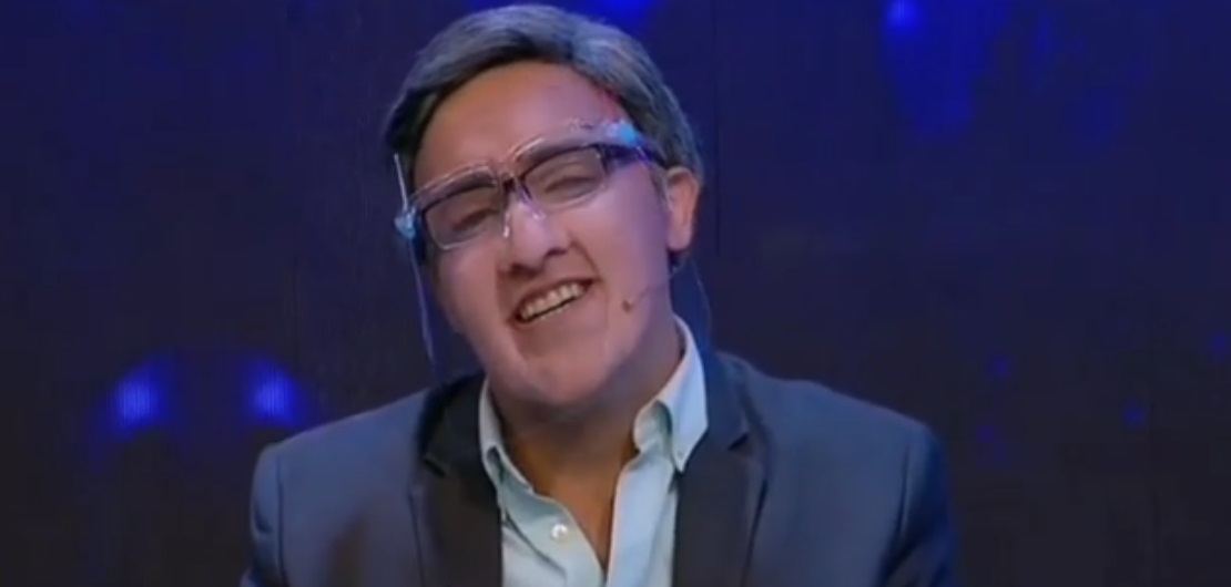 Felipe Parra sacó carcajadas con drástico giro en su imitación a Joaquín Lavín fumando marihuana