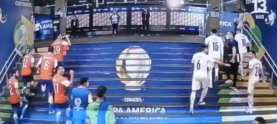 Gary Medel se enojó: la pelea entre Chile y Paraguay en el entretiempo del duelo por Copa América