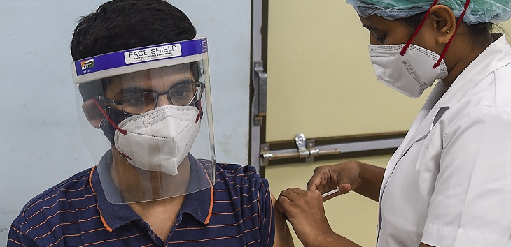 Oxford/AstraZeneca empiezan a probar una vacuna contra la variante Beta del COVID-19