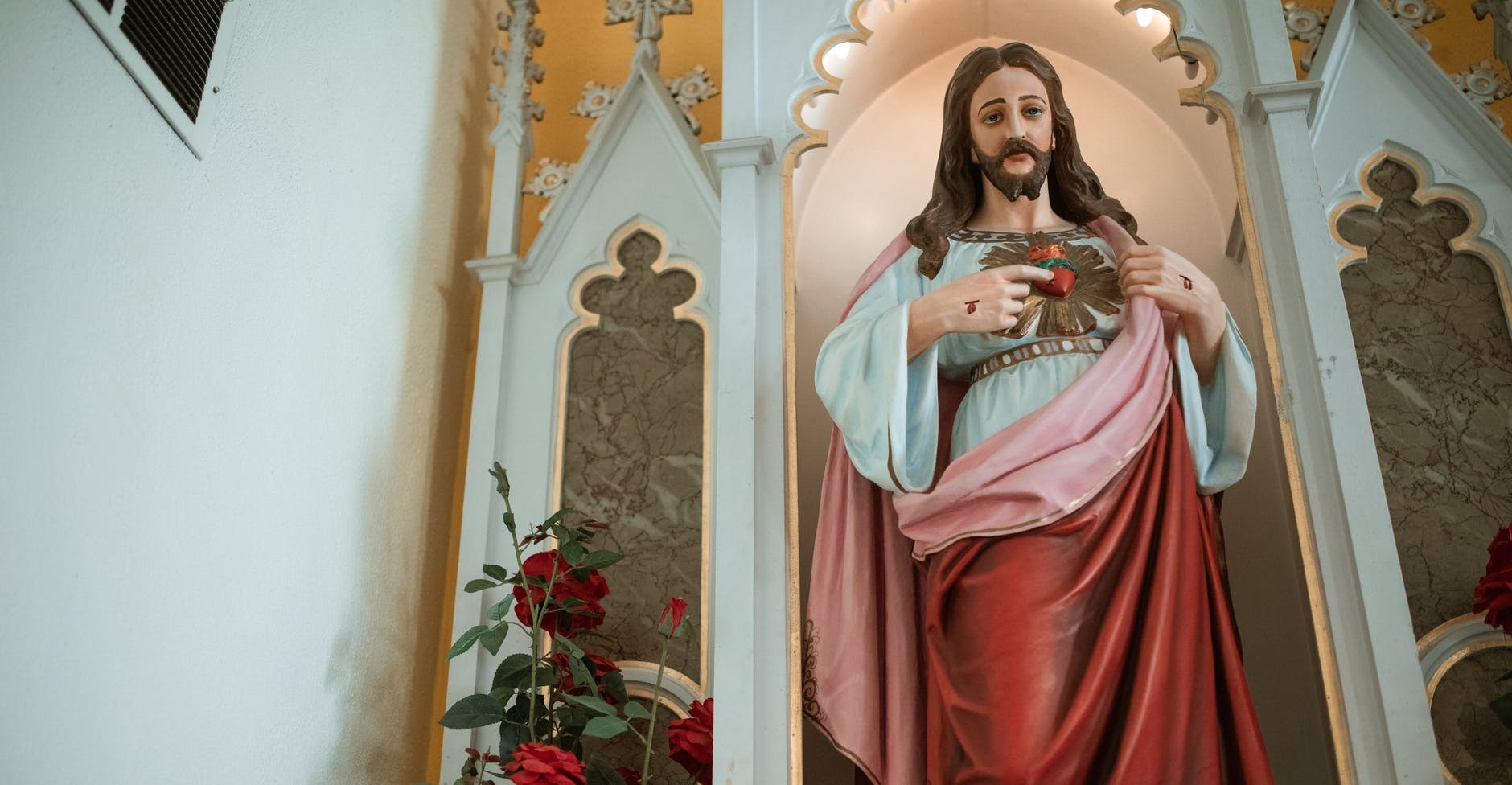 Niña de 5 años murió tras caerla encima una estatua del Sagrado Corazón en Colombia