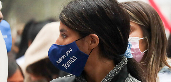 Madre de Tomás Bravo anunció querella contra medio que publicó 