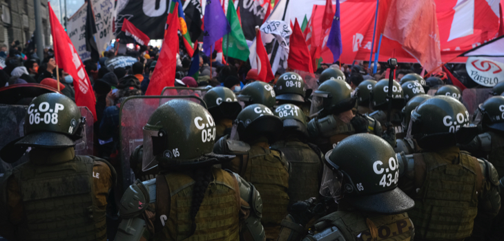 Balance de Carabineros sobre primera sesión de la CC: 30 uniformados heridos y 20 personas detenidas