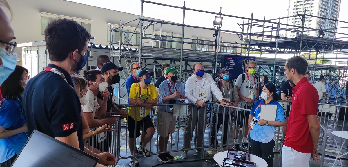 Medvedev no soportó pregunta de periodista chileno en Tokio y pidió su expulsión: 