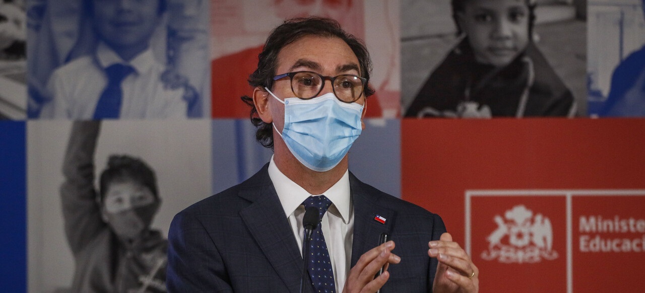 Diputados ingresan acusación constitucional contra el ministro Raúl Figueroa: consta de 3 capítulos